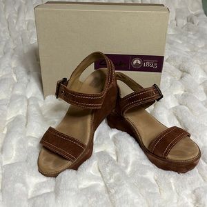 Clarks Aisley Orchid Suede shoes - Brown EUC